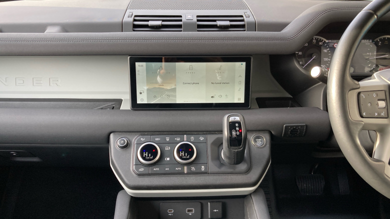 Land Rover Defender 3.0 D250 X-Dynamic SE 90 3dr Auto Diesel Estate